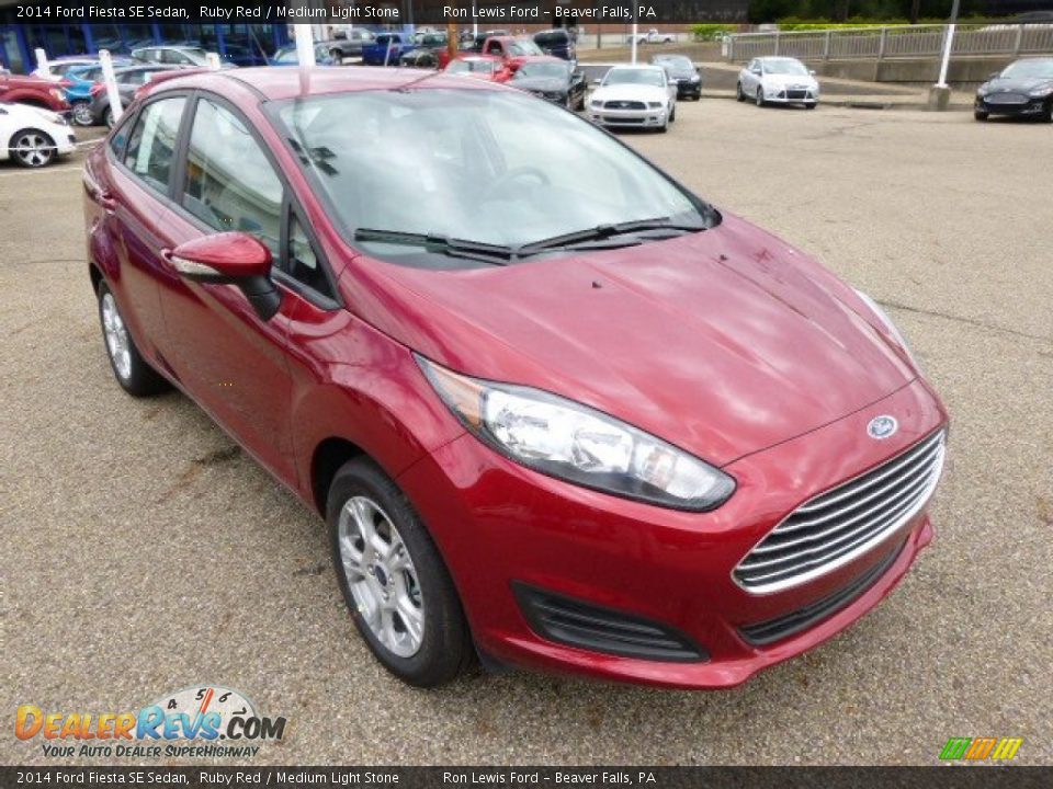 Front 3/4 View of 2014 Ford Fiesta SE Sedan Photo #2