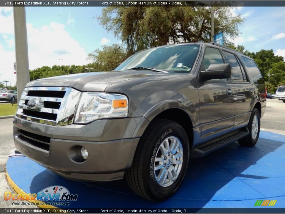 Front 3/4 View of 2013 Ford Expedition XLT Photo #1