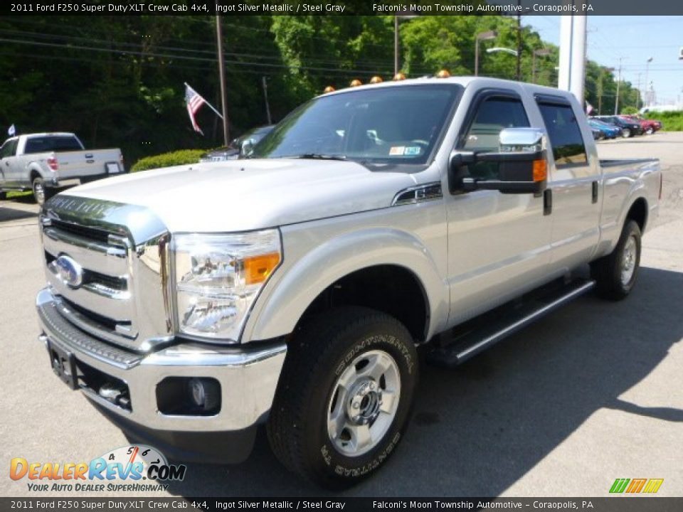Front 3/4 View of 2011 Ford F250 Super Duty XLT Crew Cab 4x4 Photo #7