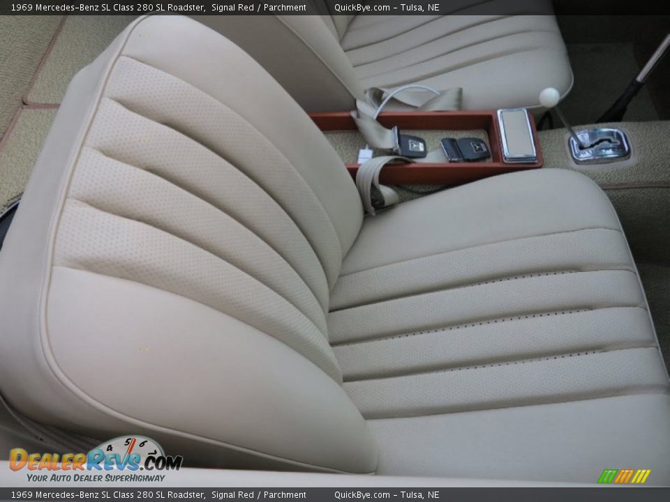 Front Seat of 1969 Mercedes-Benz SL Class 280 SL Roadster Photo #10
