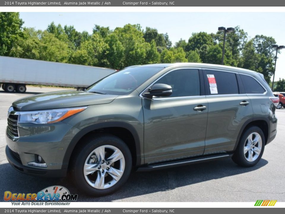 Front 3/4 View of 2014 Toyota Highlander Limited Photo #3