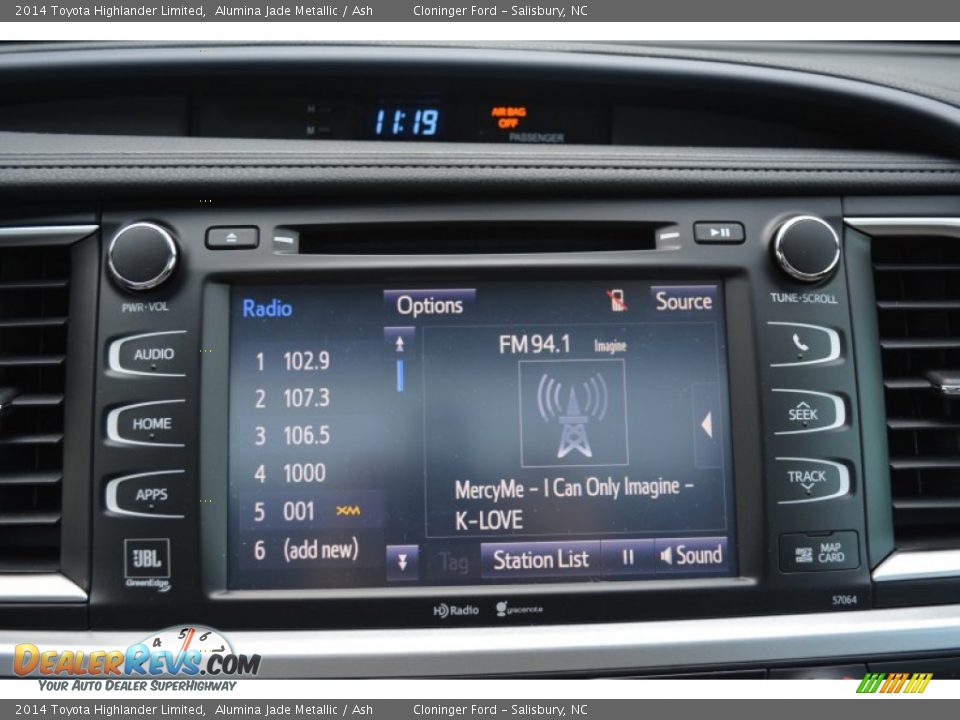 Controls of 2014 Toyota Highlander Limited Photo #15