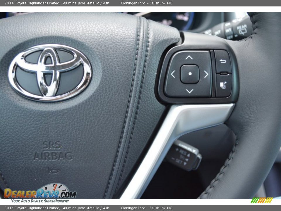 Controls of 2014 Toyota Highlander Limited Photo #26