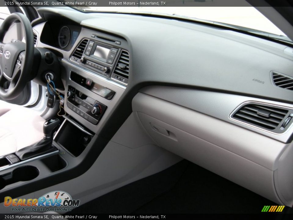 Dashboard of 2015 Hyundai Sonata SE Photo #17