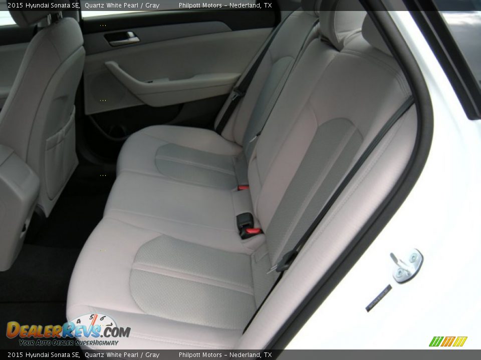 Rear Seat of 2015 Hyundai Sonata SE Photo #19