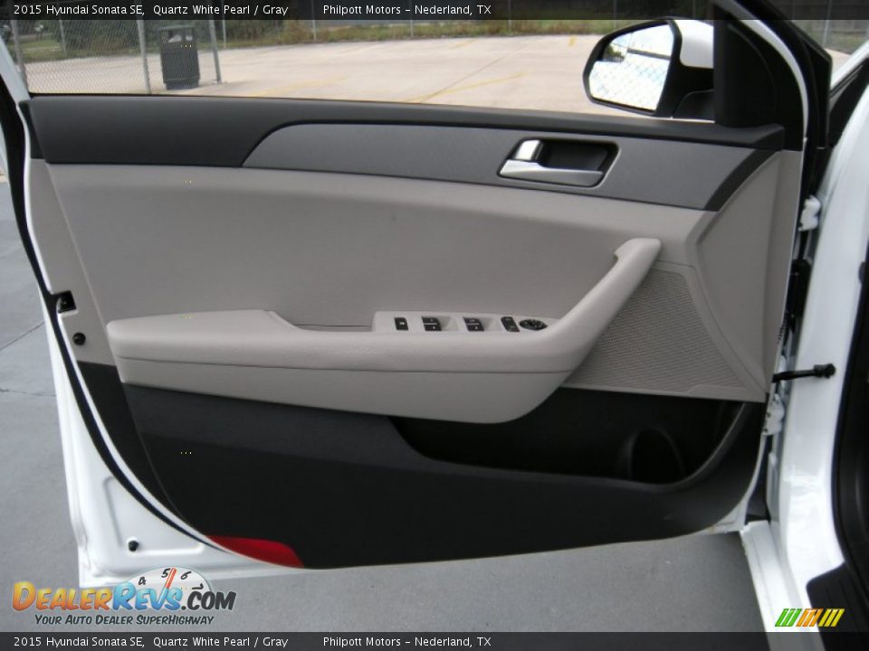 Door Panel of 2015 Hyundai Sonata SE Photo #20