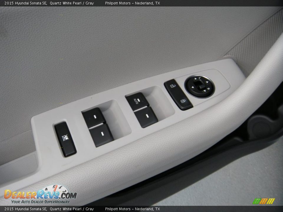Controls of 2015 Hyundai Sonata SE Photo #21