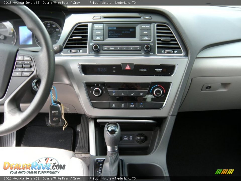 Controls of 2015 Hyundai Sonata SE Photo #25