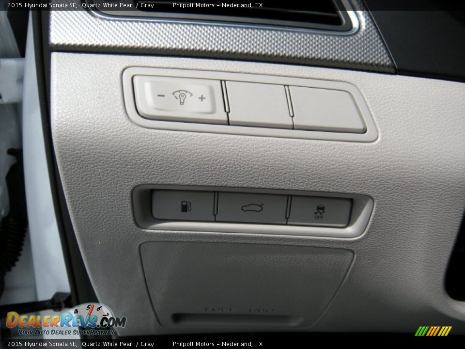 Controls of 2015 Hyundai Sonata SE Photo #32