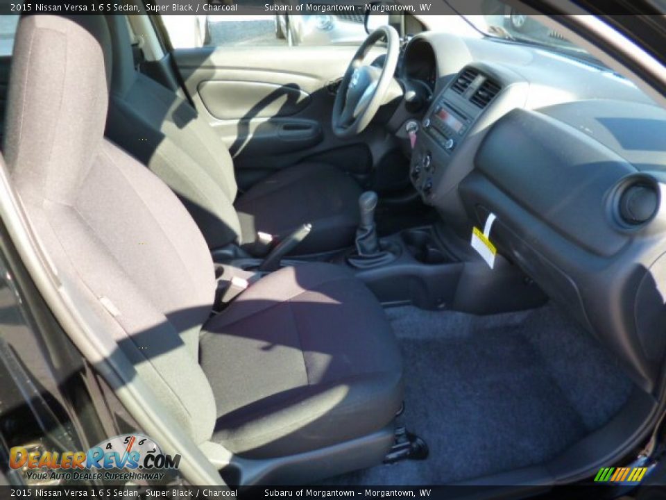2015 Nissan Versa 1.6 S Sedan Super Black / Charcoal Photo #10