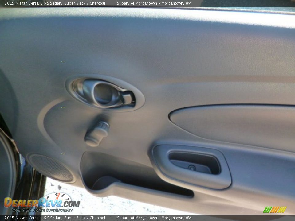 2015 Nissan Versa 1.6 S Sedan Super Black / Charcoal Photo #11