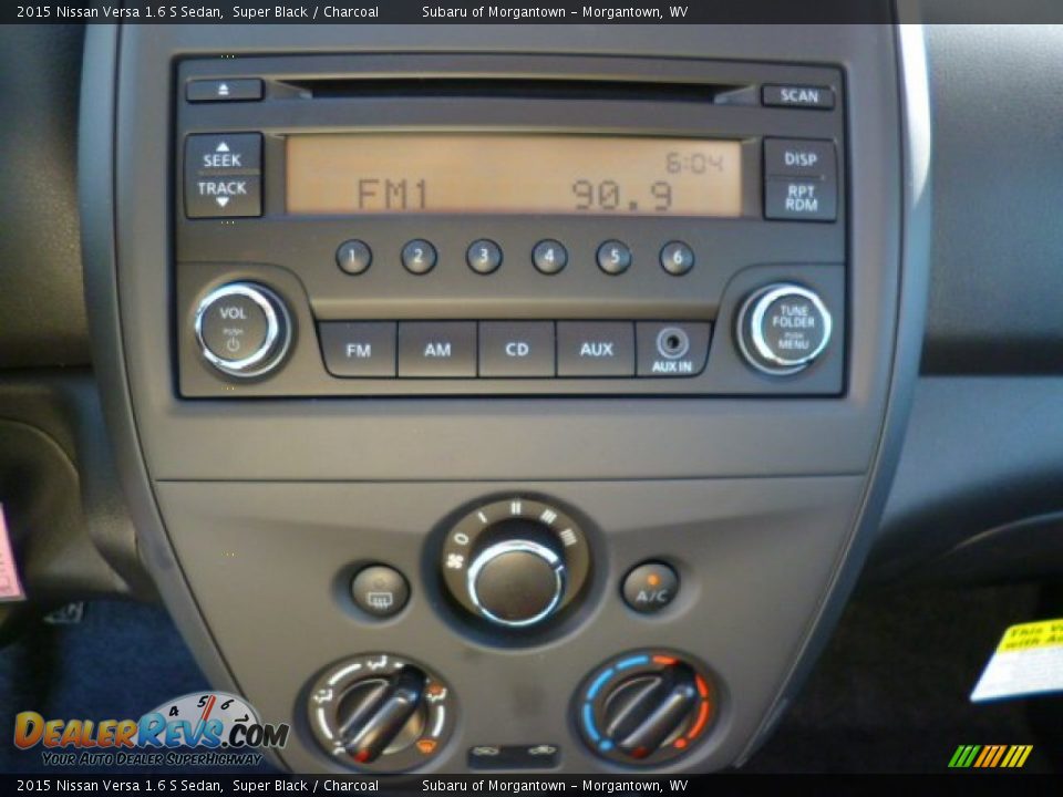 2015 Nissan Versa 1.6 S Sedan Super Black / Charcoal Photo #19