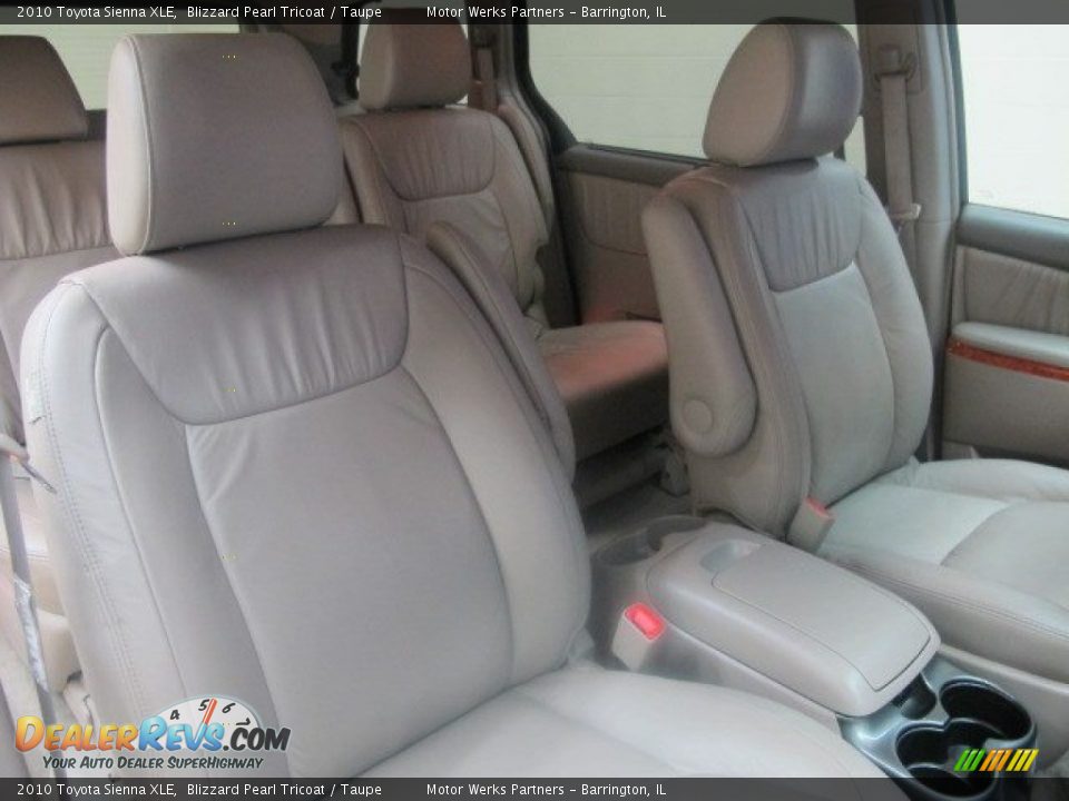 2010 Toyota Sienna XLE Blizzard Pearl Tricoat / Taupe Photo #21