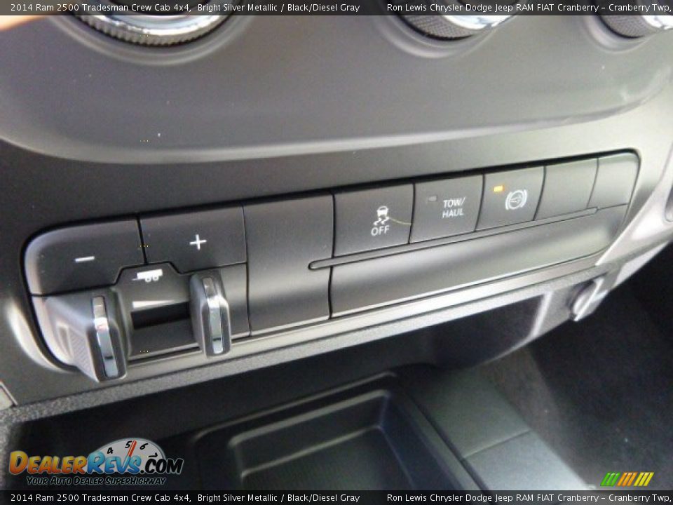 2014 Ram 2500 Tradesman Crew Cab 4x4 Bright Silver Metallic / Black/Diesel Gray Photo #18