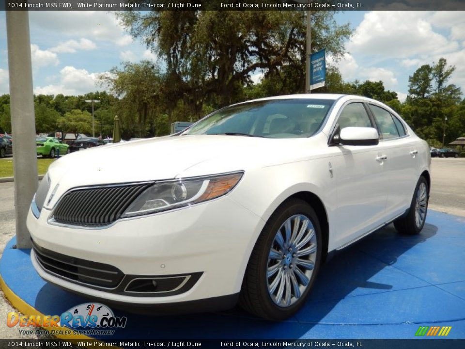 Front 3/4 View of 2014 Lincoln MKS FWD Photo #1