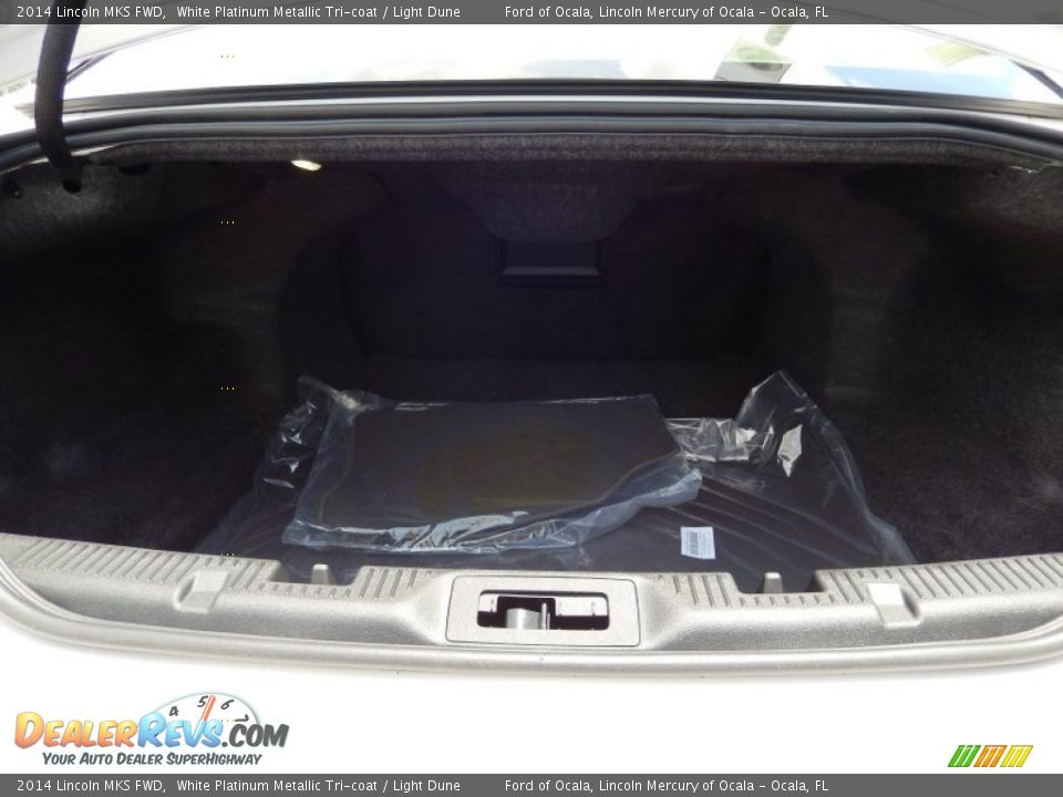 2014 Lincoln MKS FWD White Platinum Metallic Tri-coat / Light Dune Photo #5
