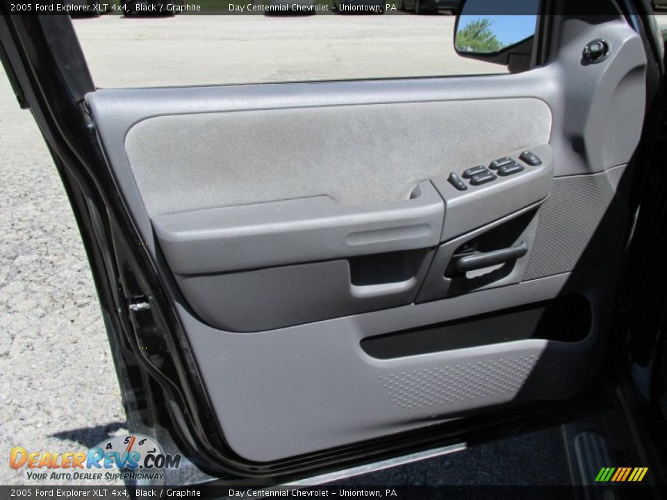 2005 Ford Explorer XLT 4x4 Black / Graphite Photo #11