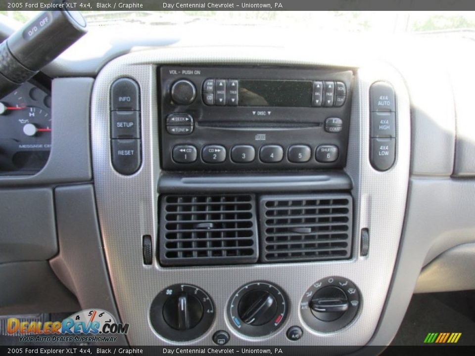 2005 Ford Explorer XLT 4x4 Black / Graphite Photo #17