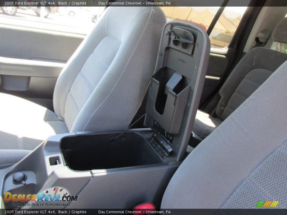 2005 Ford Explorer XLT 4x4 Black / Graphite Photo #18