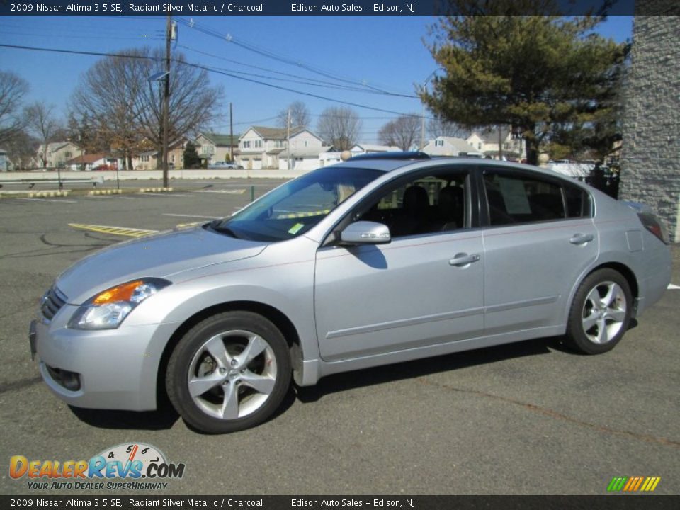 2009 Nissan Altima 3.5 SE Radiant Silver Metallic / Charcoal Photo #1