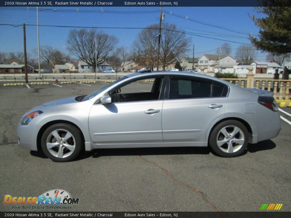 2009 Nissan Altima 3.5 SE Radiant Silver Metallic / Charcoal Photo #3