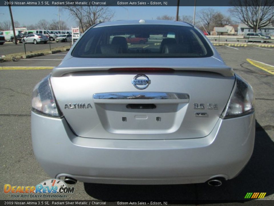2009 Nissan Altima 3.5 SE Radiant Silver Metallic / Charcoal Photo #6