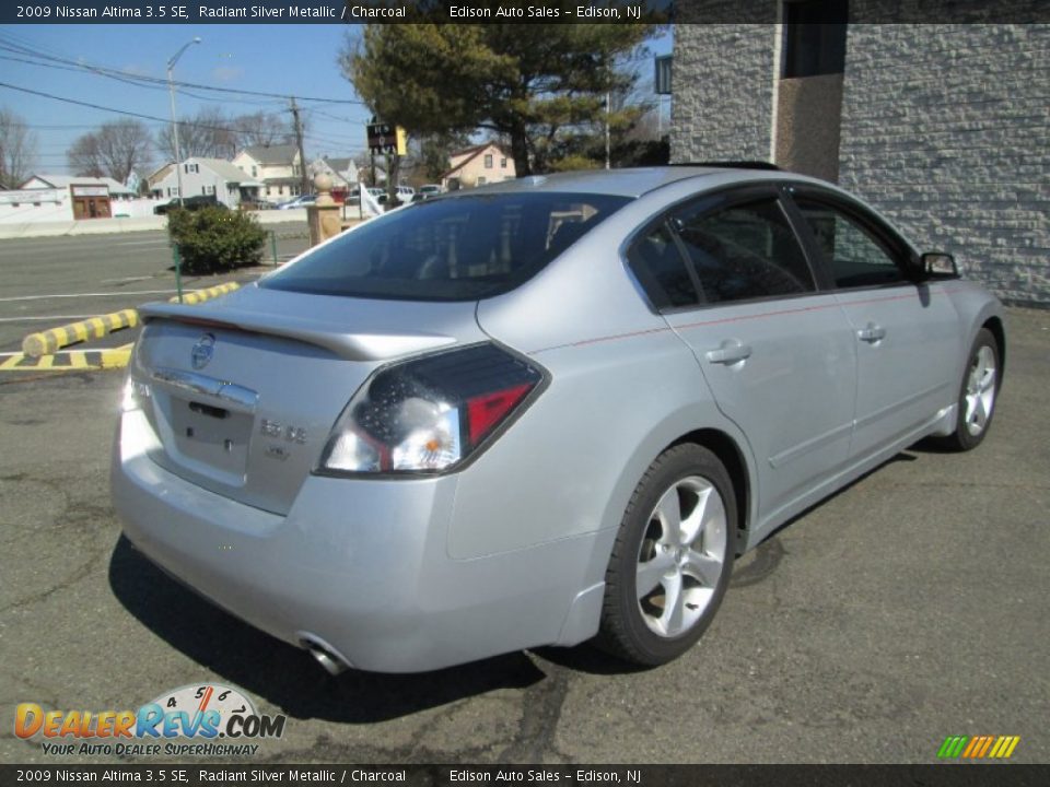 2009 Nissan Altima 3.5 SE Radiant Silver Metallic / Charcoal Photo #7
