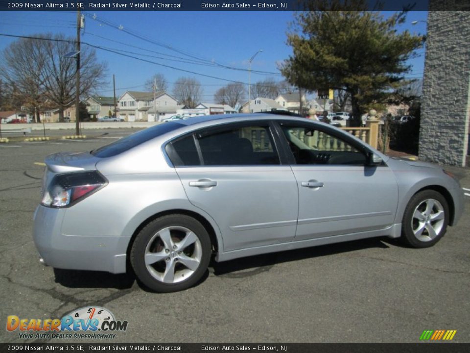 2009 Nissan Altima 3.5 SE Radiant Silver Metallic / Charcoal Photo #8
