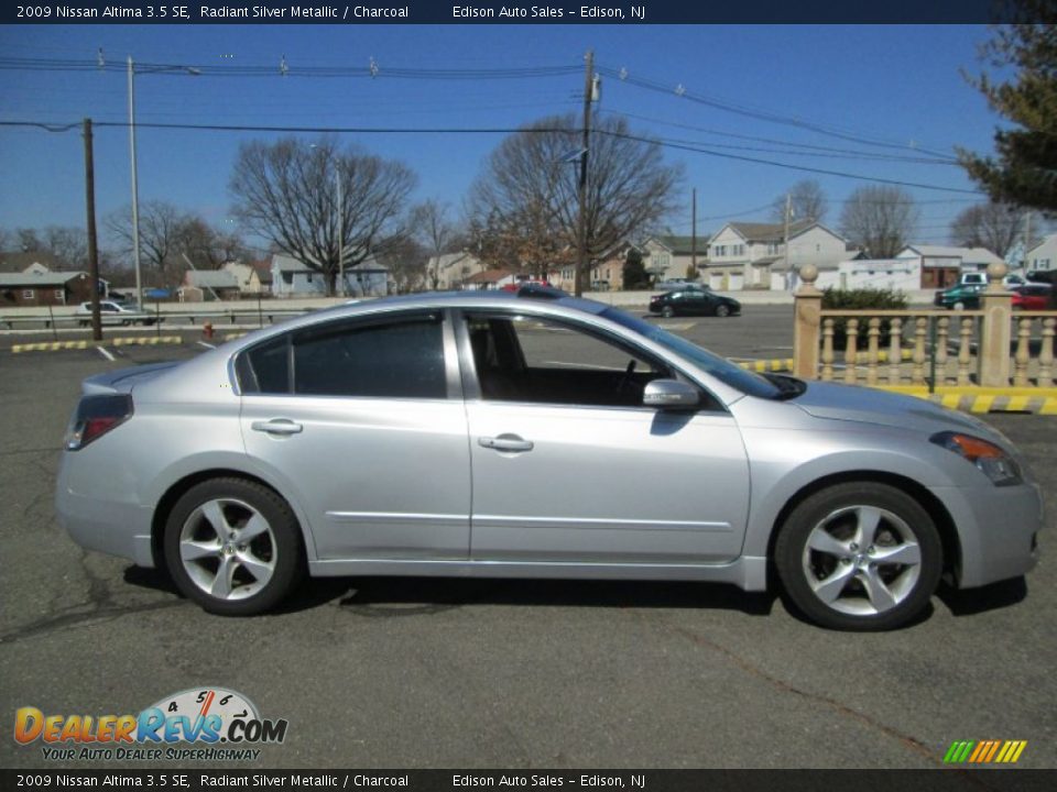 2009 Nissan Altima 3.5 SE Radiant Silver Metallic / Charcoal Photo #9