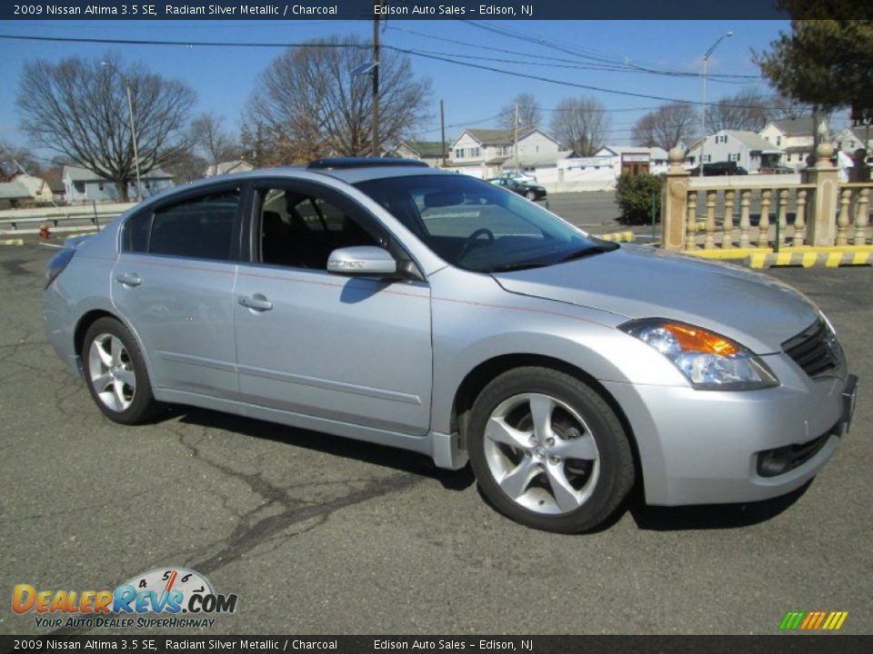 2009 Nissan Altima 3.5 SE Radiant Silver Metallic / Charcoal Photo #10