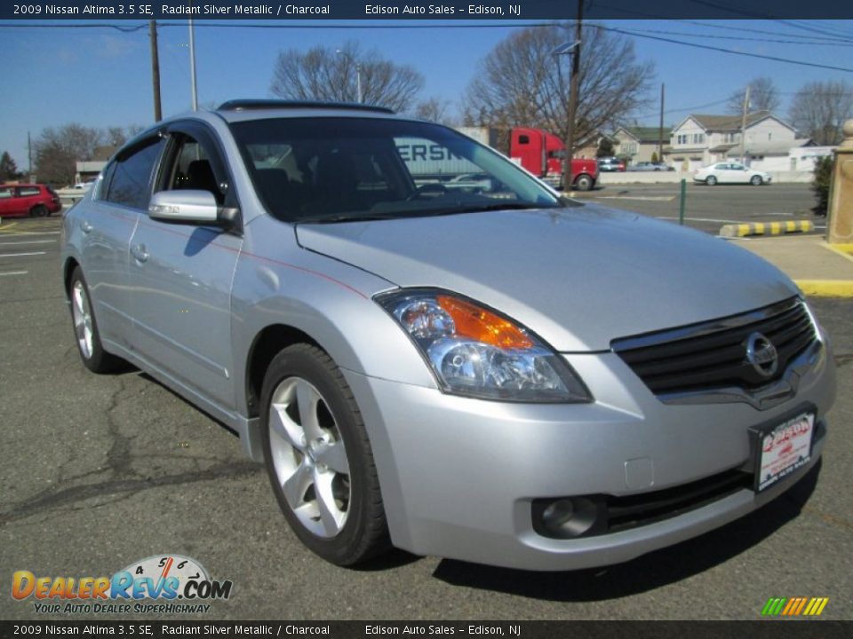 2009 Nissan Altima 3.5 SE Radiant Silver Metallic / Charcoal Photo #11
