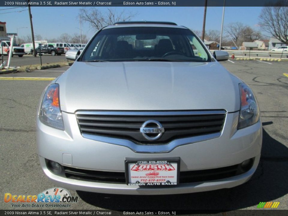 2009 Nissan Altima 3.5 SE Radiant Silver Metallic / Charcoal Photo #12