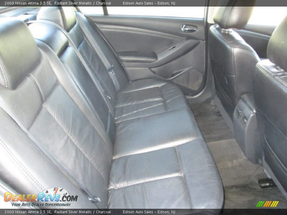 2009 Nissan Altima 3.5 SE Radiant Silver Metallic / Charcoal Photo #18