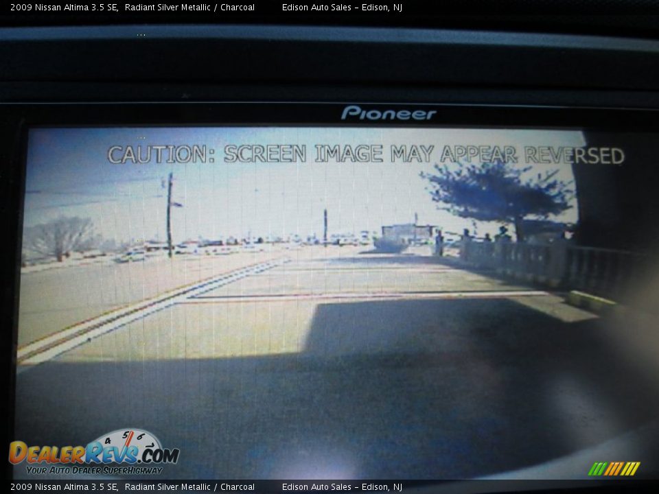 2009 Nissan Altima 3.5 SE Radiant Silver Metallic / Charcoal Photo #22