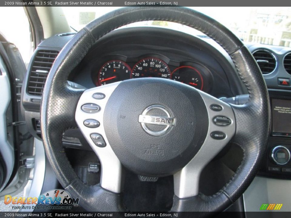 2009 Nissan Altima 3.5 SE Radiant Silver Metallic / Charcoal Photo #23