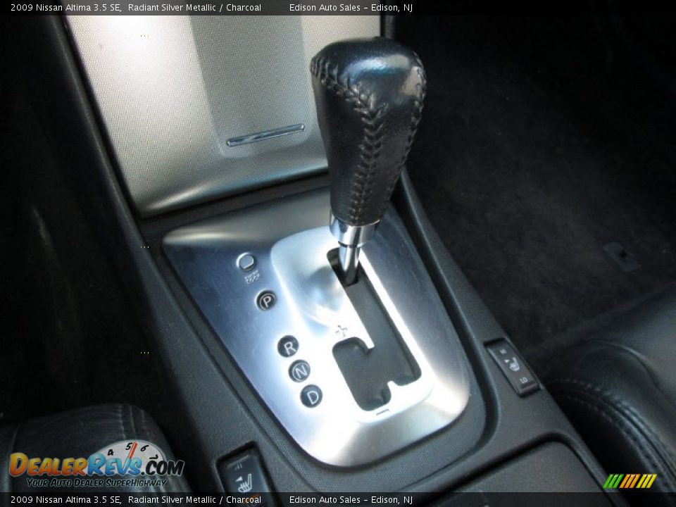 2009 Nissan Altima 3.5 SE Radiant Silver Metallic / Charcoal Photo #24