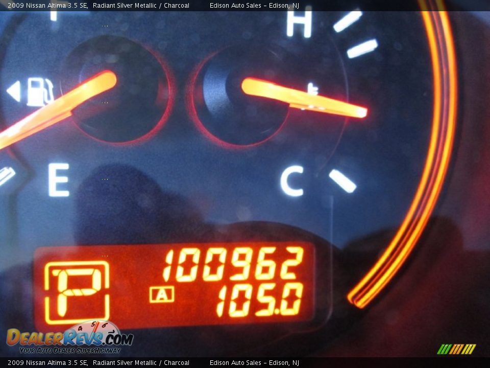 2009 Nissan Altima 3.5 SE Radiant Silver Metallic / Charcoal Photo #25