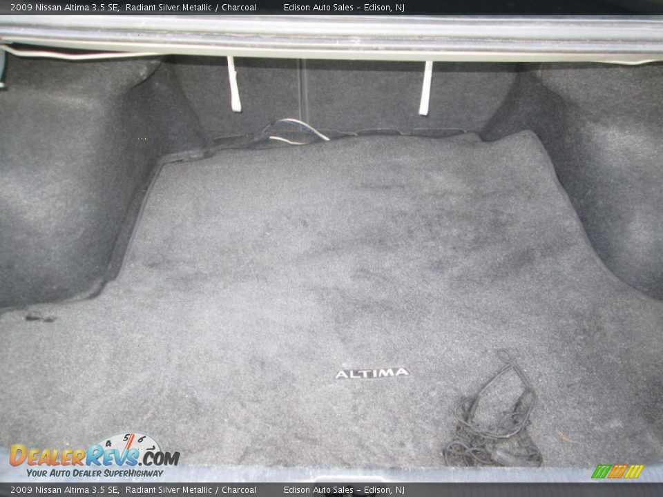 2009 Nissan Altima 3.5 SE Radiant Silver Metallic / Charcoal Photo #27