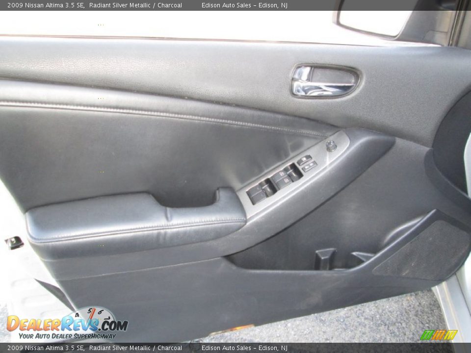 2009 Nissan Altima 3.5 SE Radiant Silver Metallic / Charcoal Photo #28
