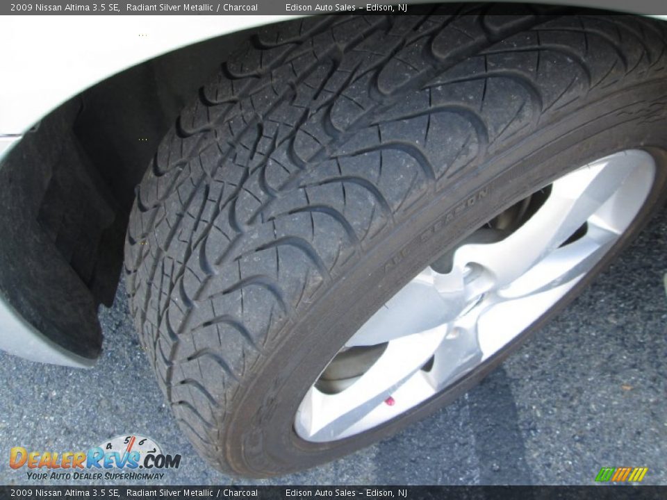 2009 Nissan Altima 3.5 SE Radiant Silver Metallic / Charcoal Photo #31
