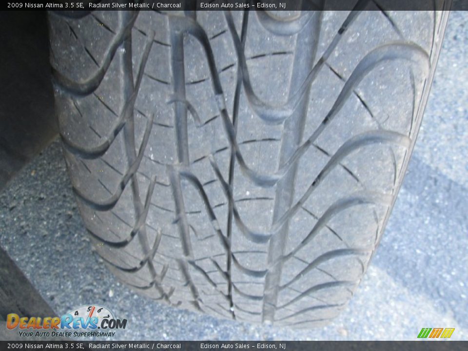2009 Nissan Altima 3.5 SE Radiant Silver Metallic / Charcoal Photo #32