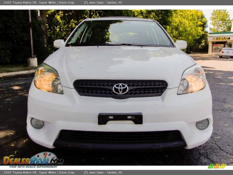 2005 Toyota Matrix XR Super White / Stone Gray Photo #2