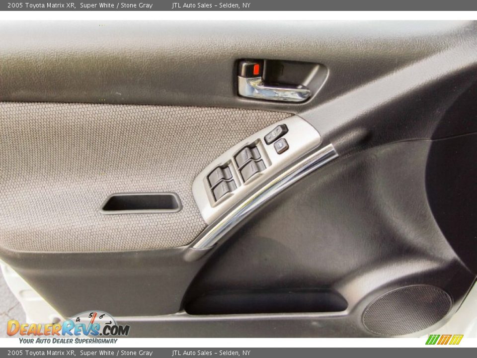 2005 Toyota Matrix XR Super White / Stone Gray Photo #10