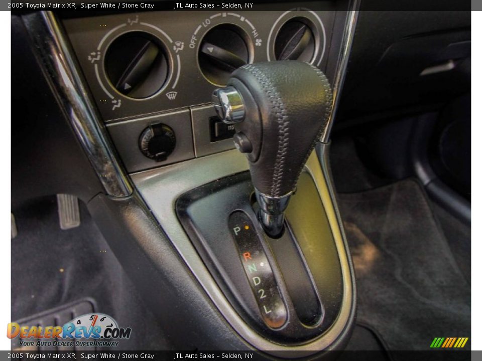 2005 Toyota Matrix XR Super White / Stone Gray Photo #17