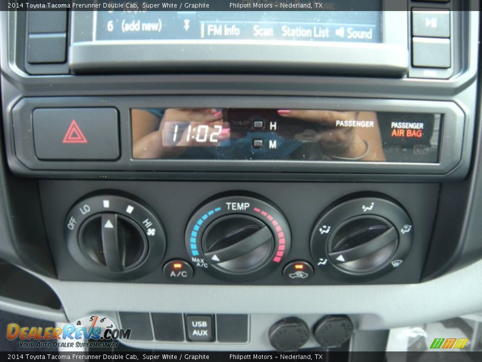 2014 Toyota Tacoma Prerunner Double Cab Super White / Graphite Photo #28