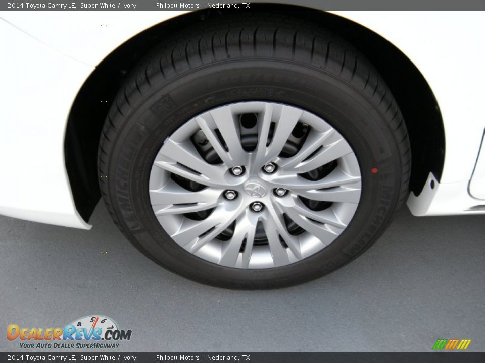 2014 Toyota Camry LE Super White / Ivory Photo #11