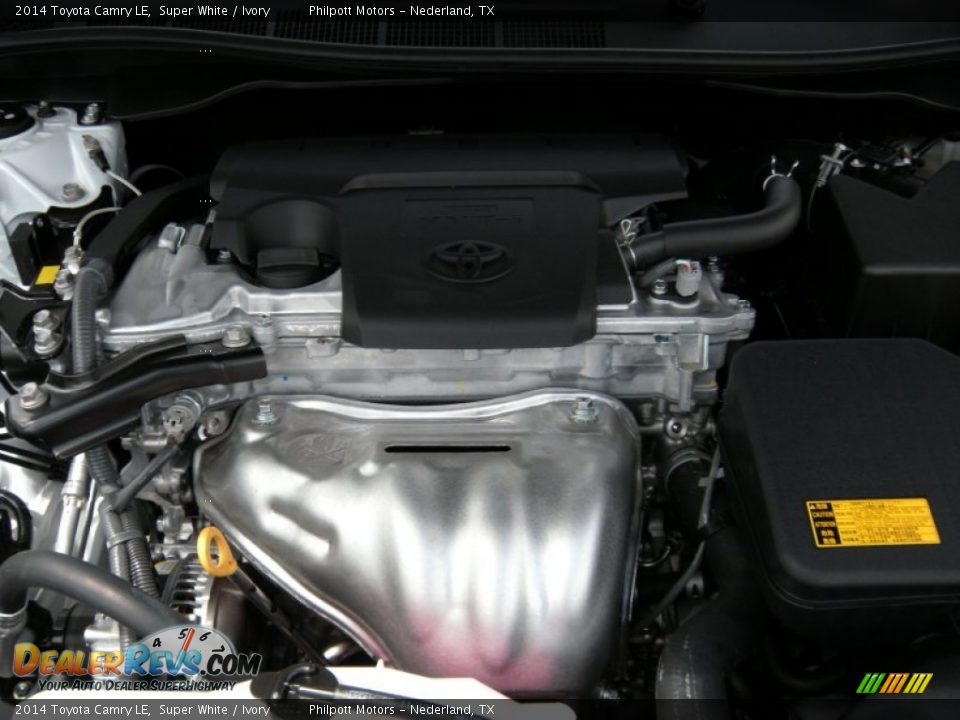 2014 Toyota Camry LE Super White / Ivory Photo #17
