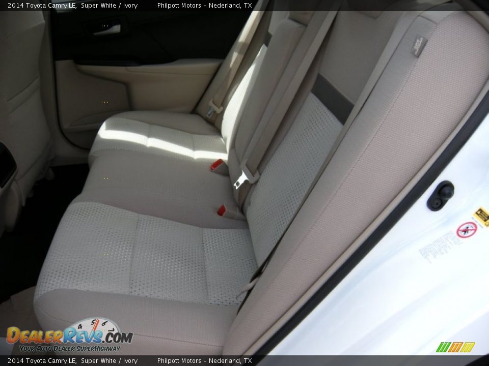 2014 Toyota Camry LE Super White / Ivory Photo #20