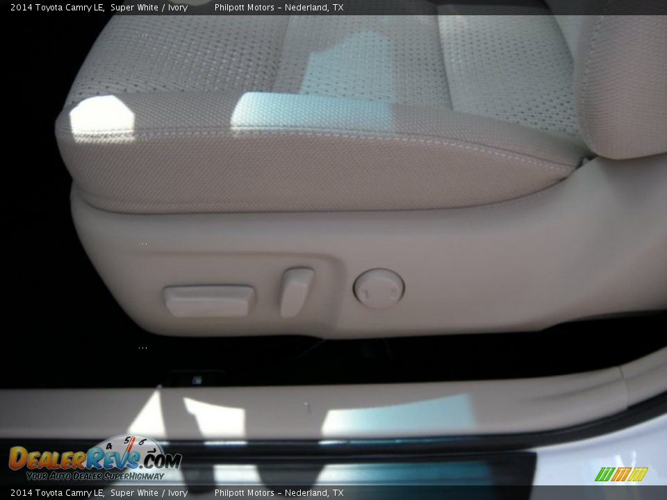 2014 Toyota Camry LE Super White / Ivory Photo #24