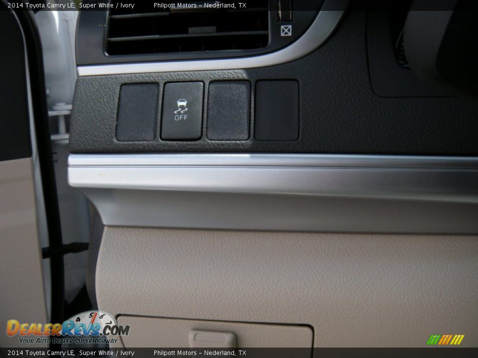 2014 Toyota Camry LE Super White / Ivory Photo #32